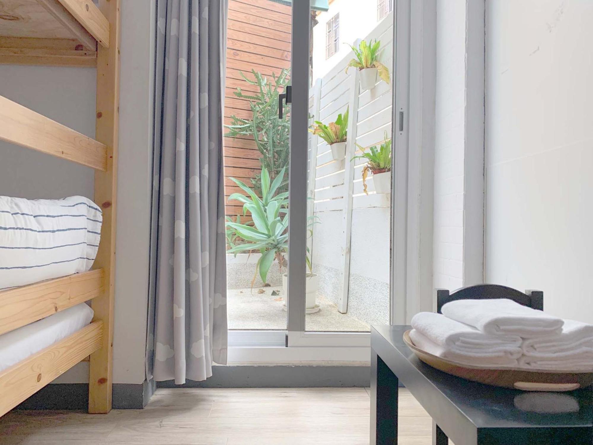 Backpackers' Hostel Taoyuan Airport Exterior photo